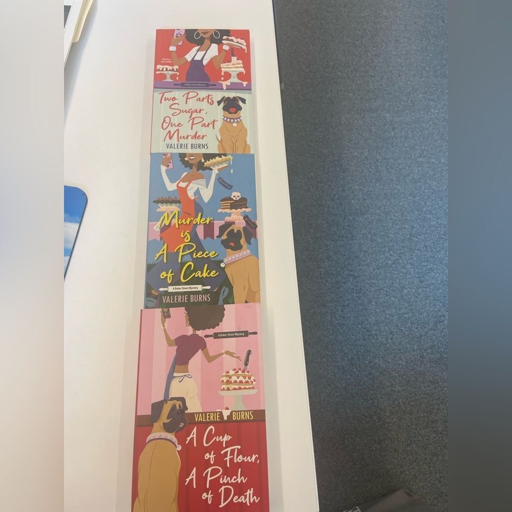 ❤️Cozy Mystery Book Set Books -
Valerie Burns